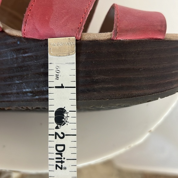 CAT-Caterpillar red distressed leather platform sandal - sz 8.5 - Picture 9 of 9